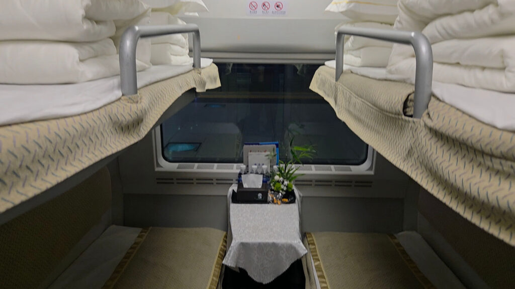 中国、2ndクラス寝台の車内・コンパートメントの様子