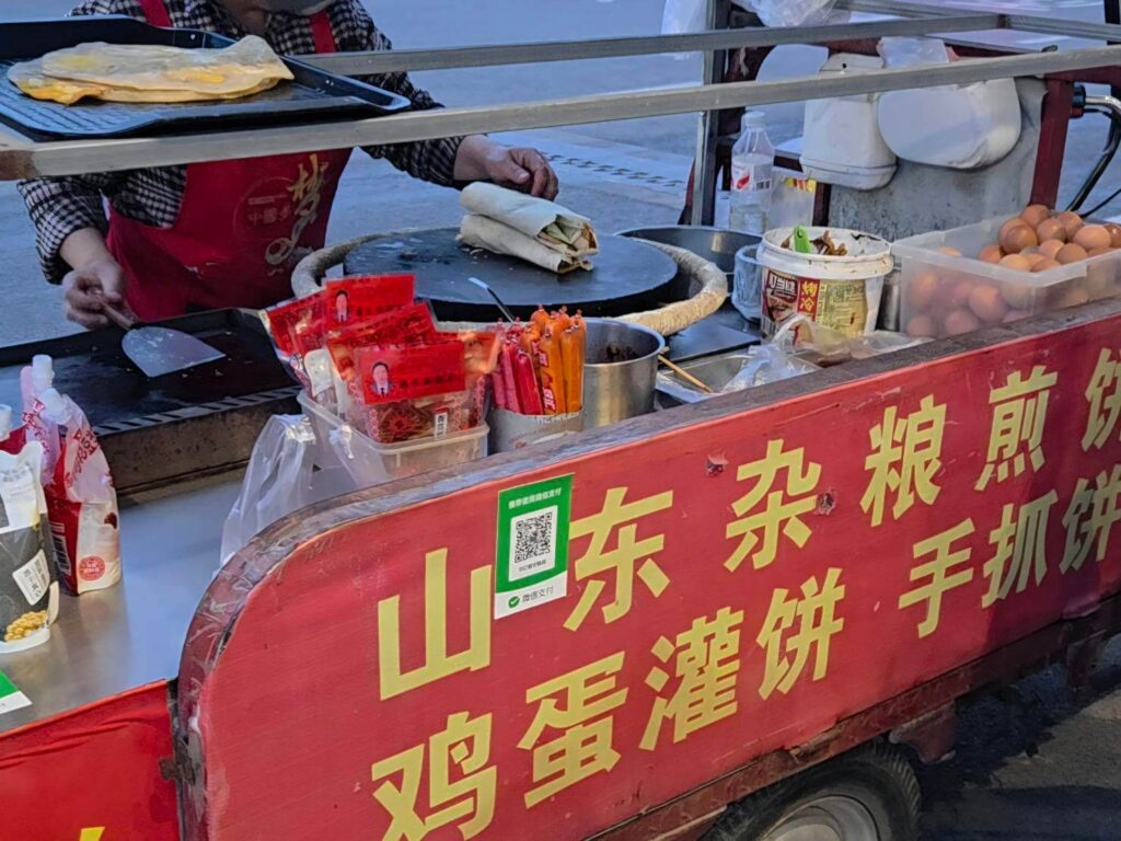 西安駅周辺の早朝の様子。見つけた屋台