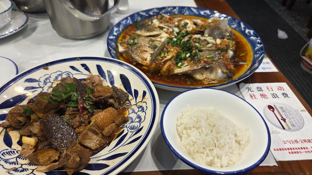 炒血粑鴨（鴨の血のもち米料理