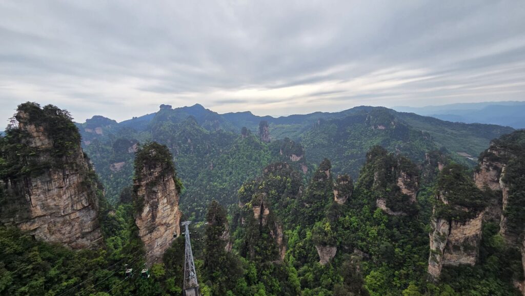 黄石寨は標高約1,200mの台地状の山